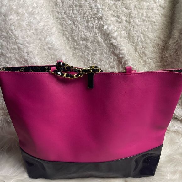 Juicy Couture synthetic hot pink & black pate large tote chain strap. - Picture 5 of 12